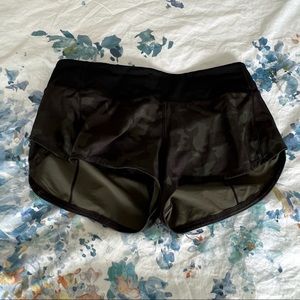 Lululemon 2.5” speed up shorts - size 6 - EUC